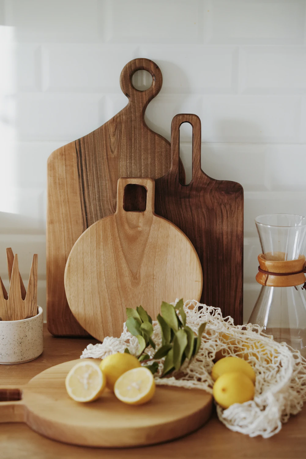 Foto referencial: Tabla de madera con ingredientes frescos